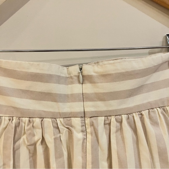 Birds of the North America skirt with beige vertical striped line. - Picture 2 of 6